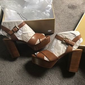 (BRAND NEW-NEVER WORN) Michael Kors Divia Platform